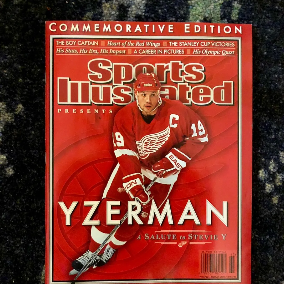 Steve Yzerman Hockey Sports Illustrated photo 1
