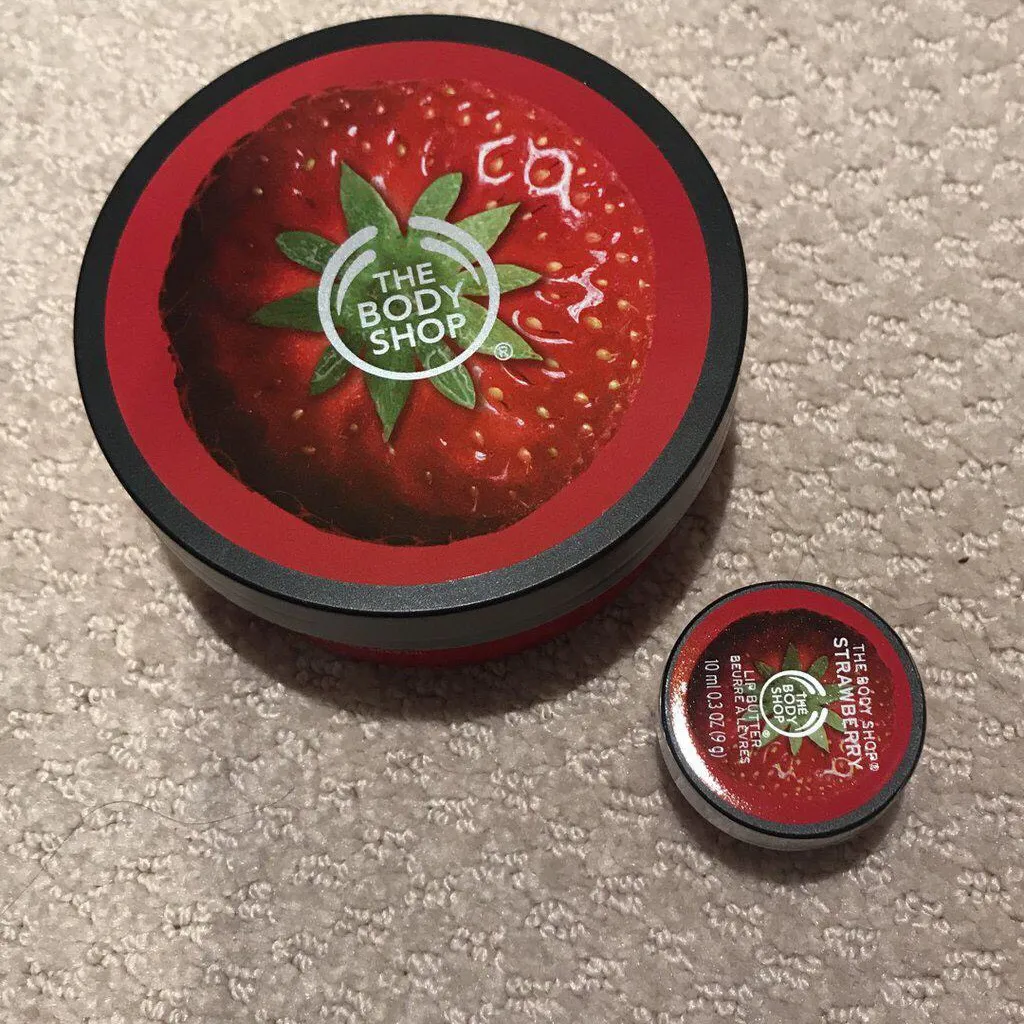 The Body Shop Strawberry Body Butter And Lip Butter photo 1