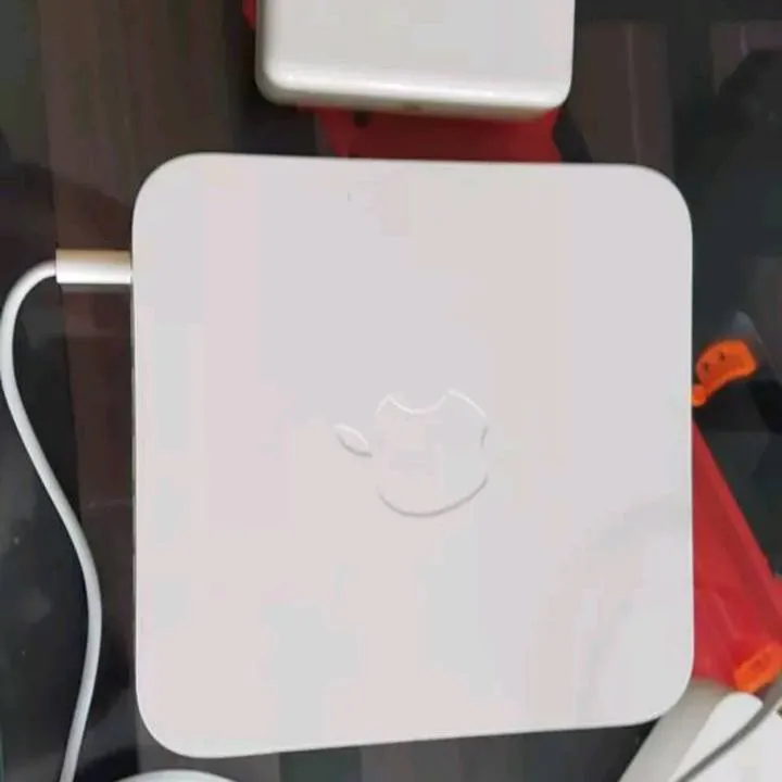 Apple Router / WiFi Extend photo 1