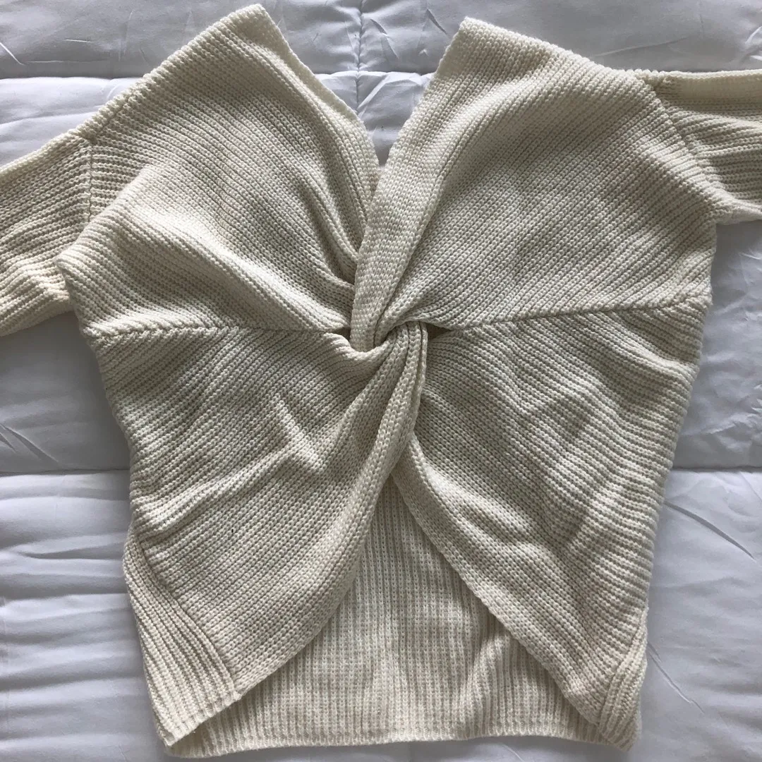 Cream Sweater With Twist photo 1