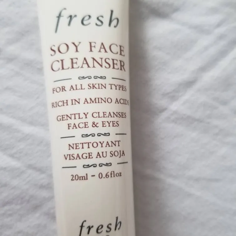 Fresh Soy Face Cleanser photo 1