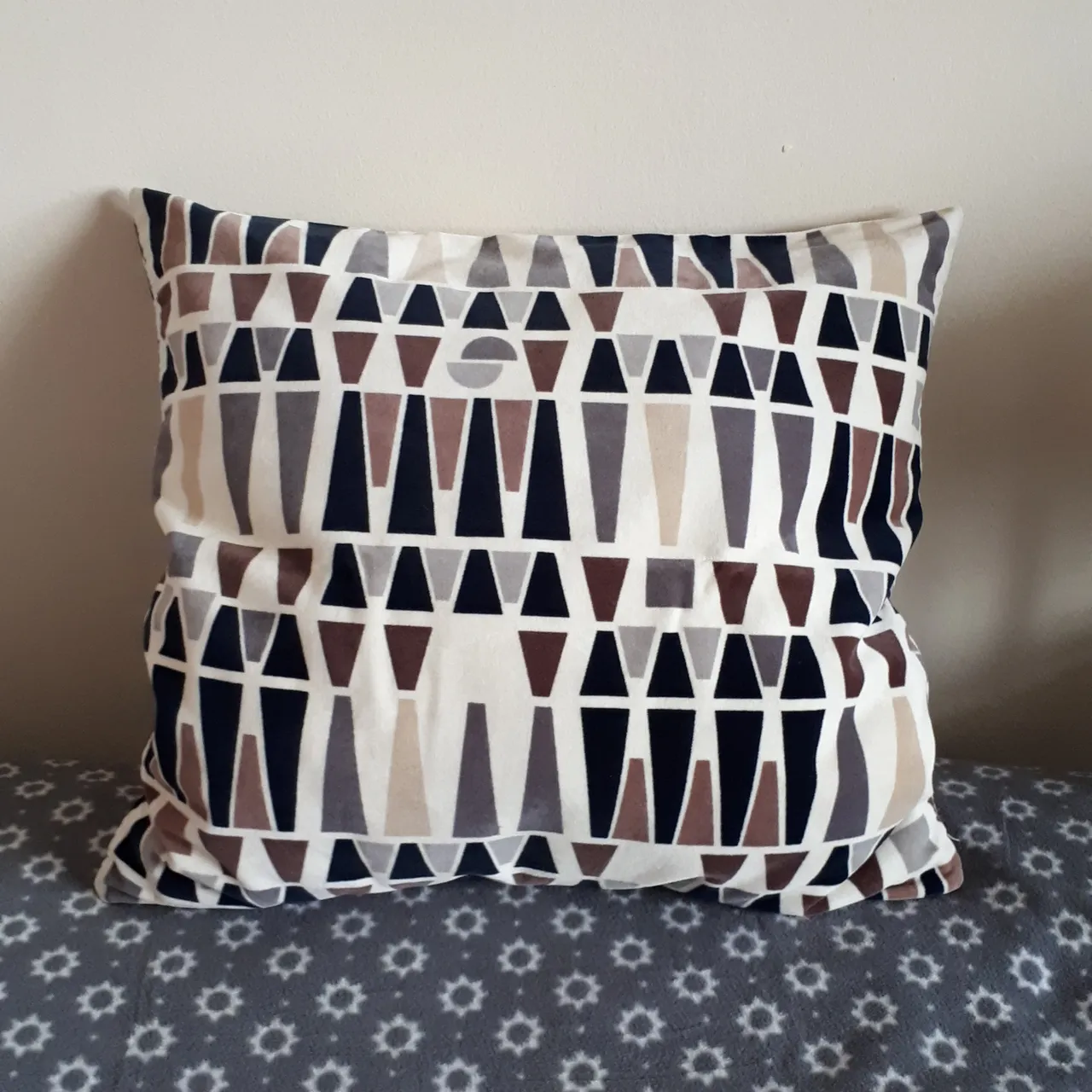 Cushion with insert photo 1