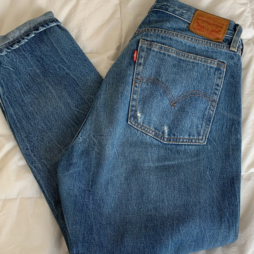 Size 29 Levi’s Wedgie Mom Jeans With Distressing photo 1