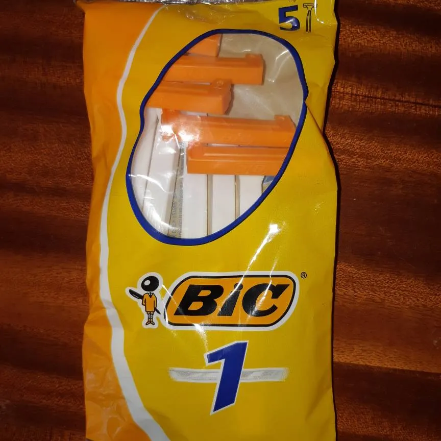 Bic 1 Blade Disposable Razors (5 Pack) NEW photo 1