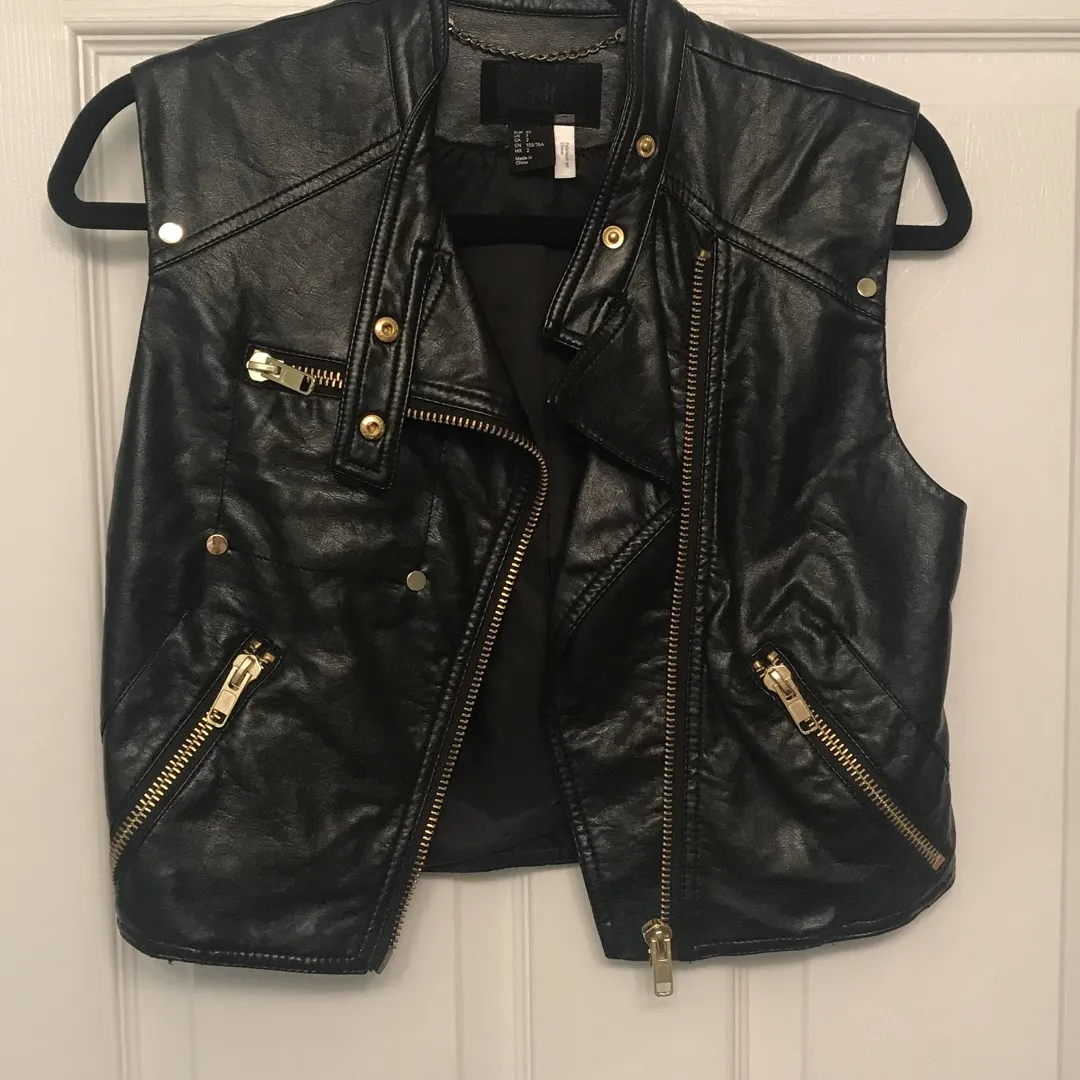 H&M Cropped Vegan Leather Vest Size 2 photo 1