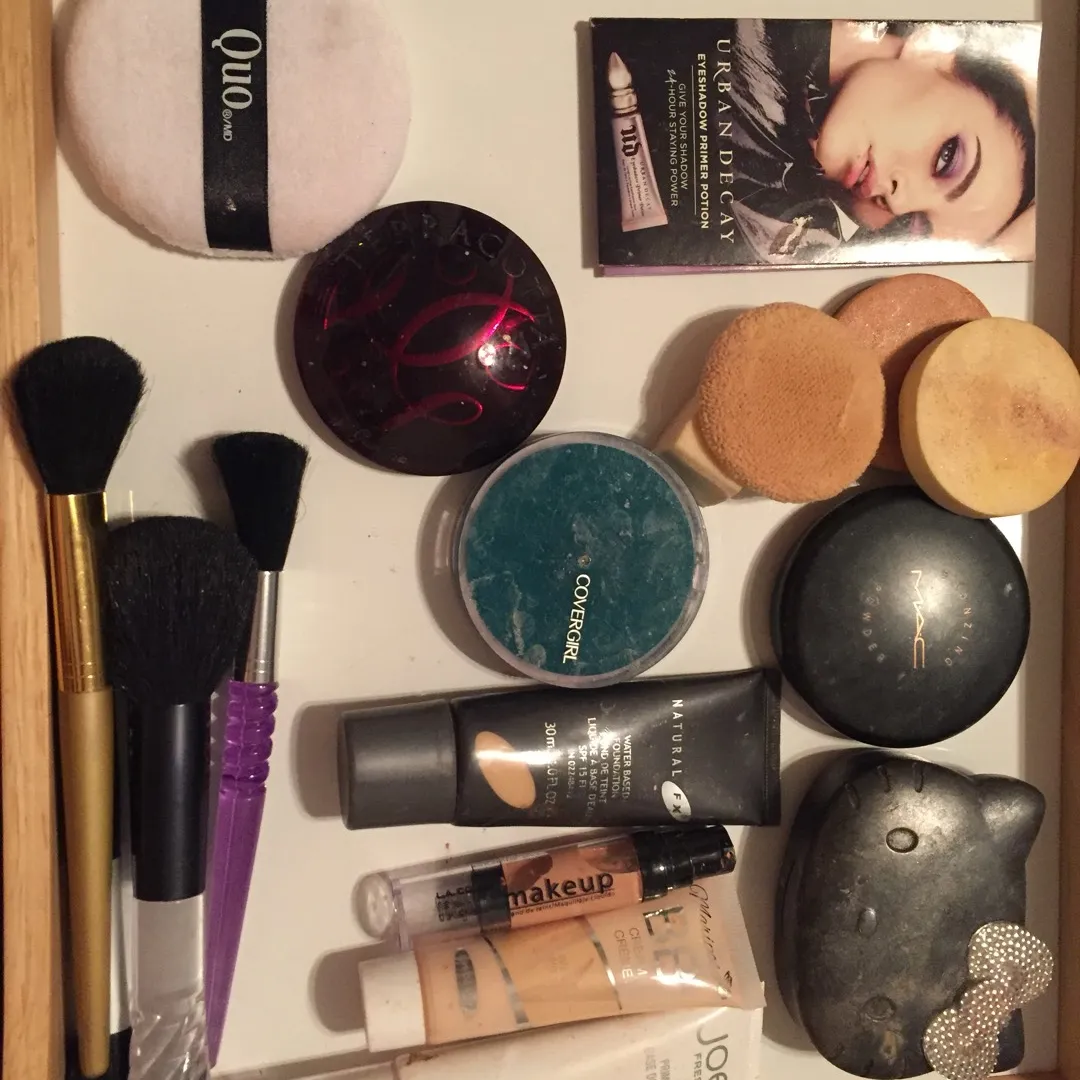 Make up bundle. Foundation, Cover Up, Primer, Bronzer, Eye Sh... photo 1