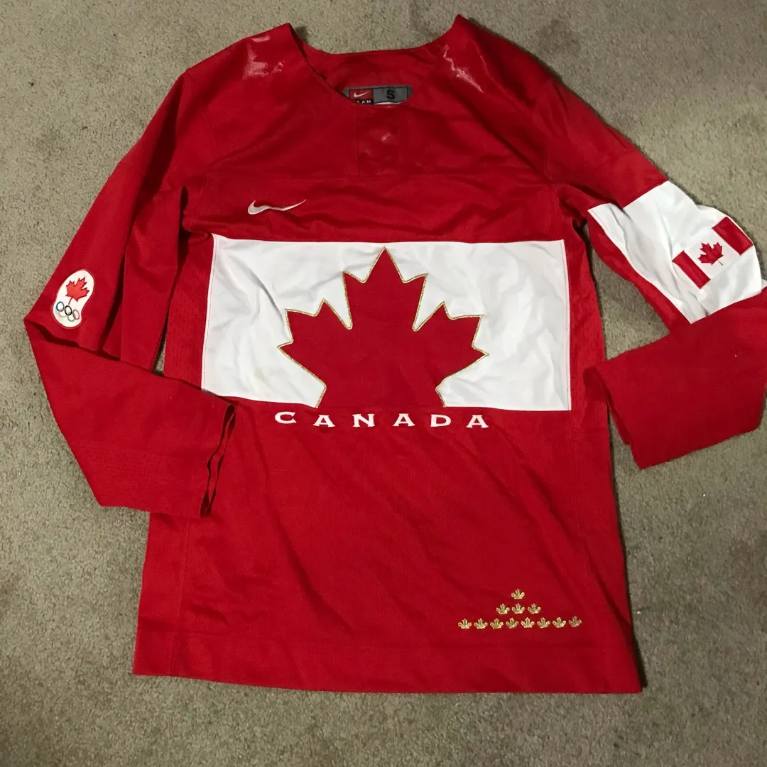 Team Canada Jersey photo 1