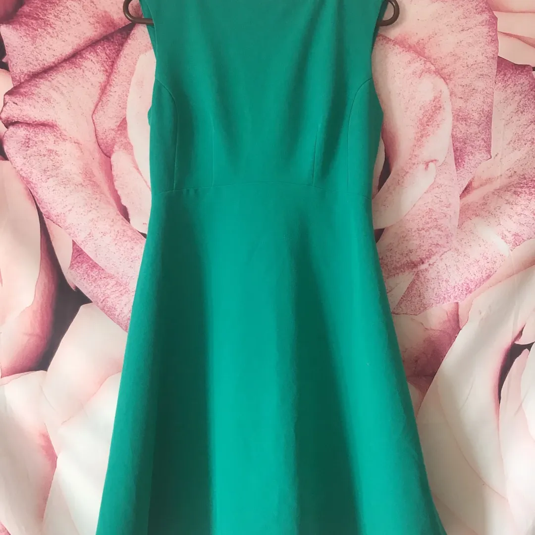 Green Size 6 Dress photo 1