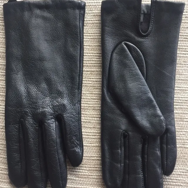 DANIER Black Leather Gloves..Like New photo 1