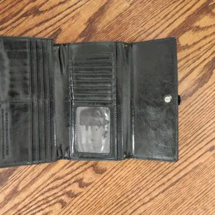 Free Wallet With Tons Of Pockets photo 3