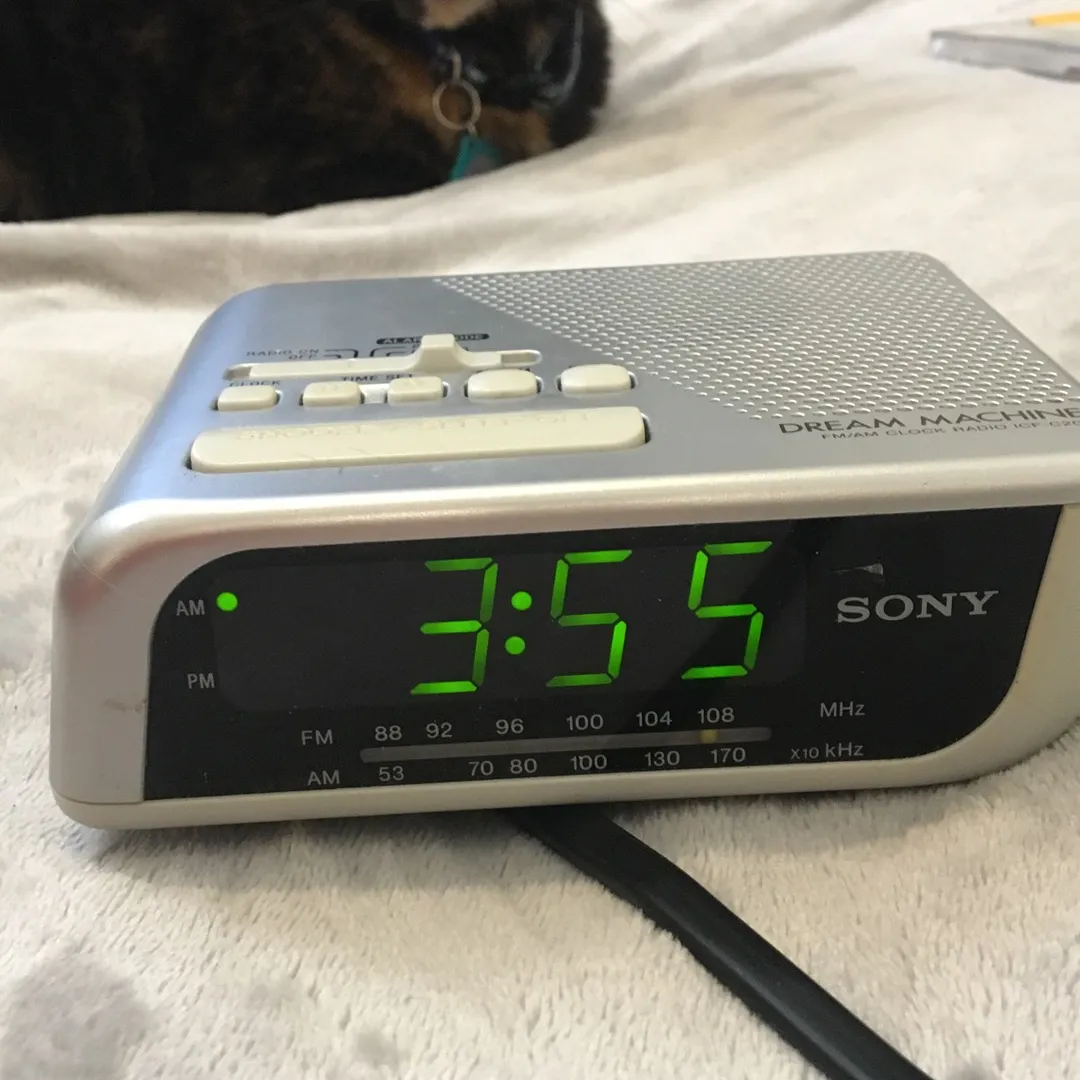Sony Fm/am Radio & Alarm Clock photo 1