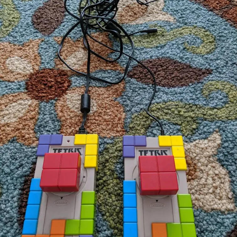 Plug And Play Tetris! (Requires AAA Batteries) photo 1
