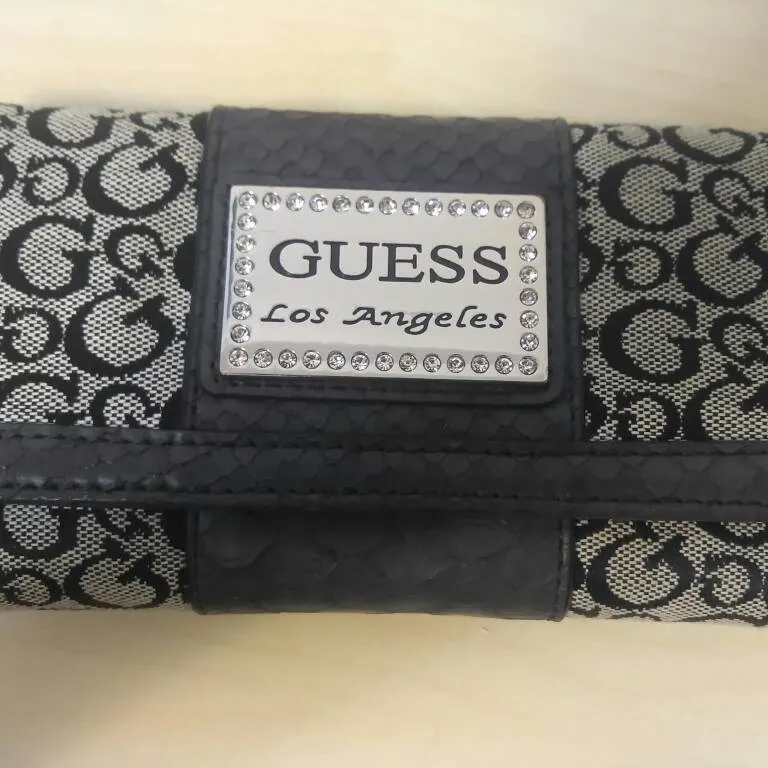 Guess Wallet photo 1