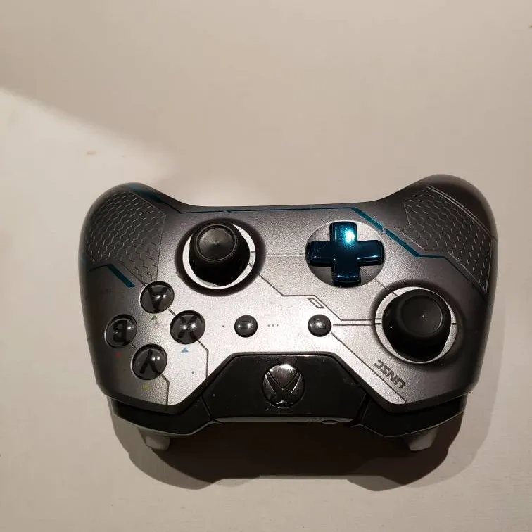 Used Limited Edition Halo 5 Guardians Controller. photo 3