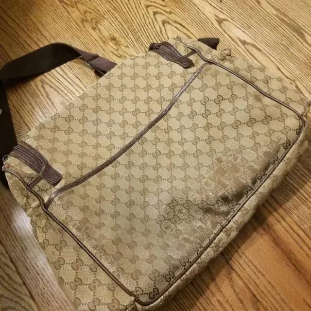 Worn Out Gucci Messenger Bag photo 3