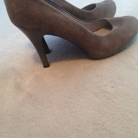 Suede And Leather Heels Size 8 photo 1