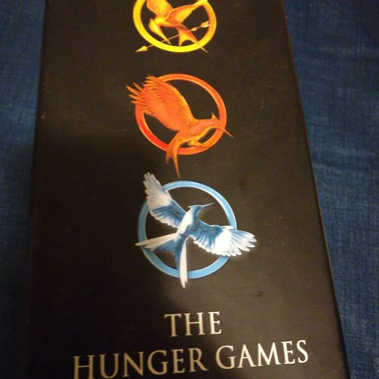 Complete Hunger Games Trilogy Books photo 1