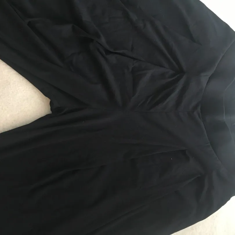Black Uniqlo Flared Culottes Size M photo 3