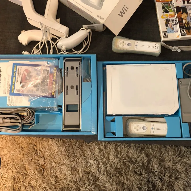 Nintendo Wii + Controllers & Games photo 3