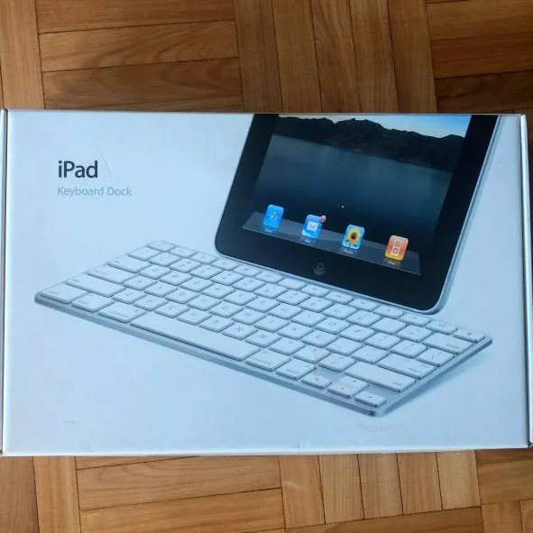 Apple iPad Keyboard Dock photo 1