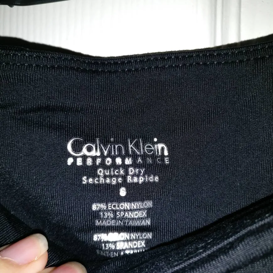 BNWT Calvin Klein Capri Yoga Pants - Small photo 3