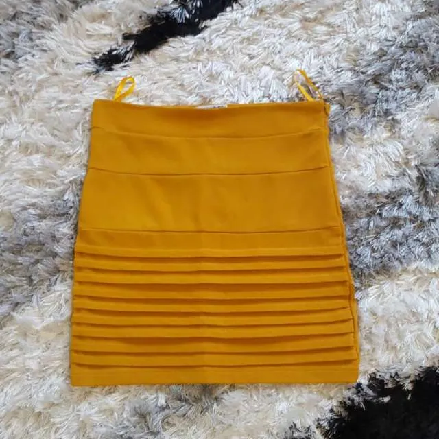 Small Yellow Skirt photo 1