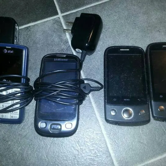I Keep Finding Old Cell Phones photo 1