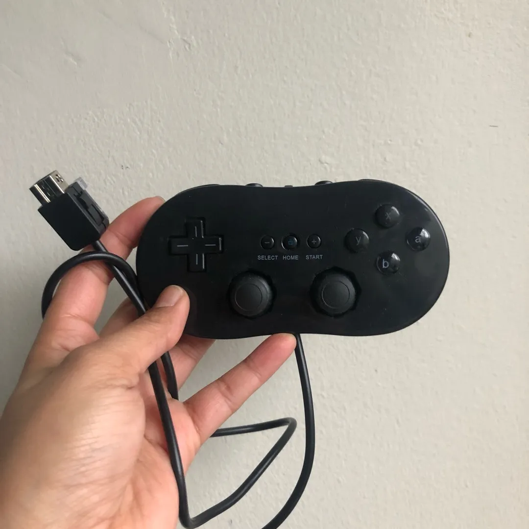 Nintendo Wii Classic Game Controller photo 1