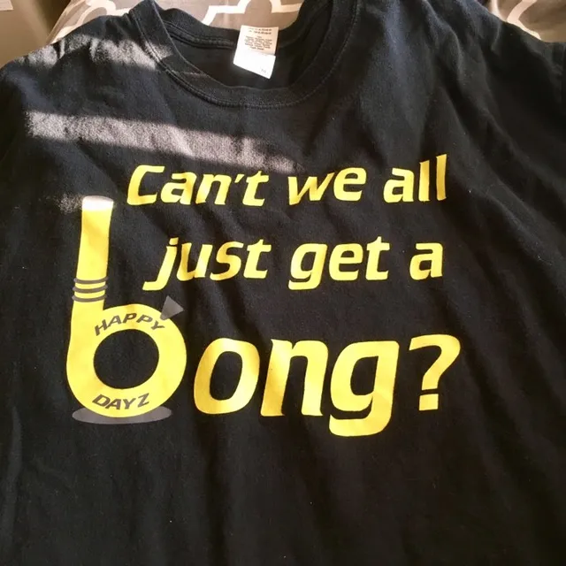 Can’t We All Just Get A Bong? T-shirt XL photo 1