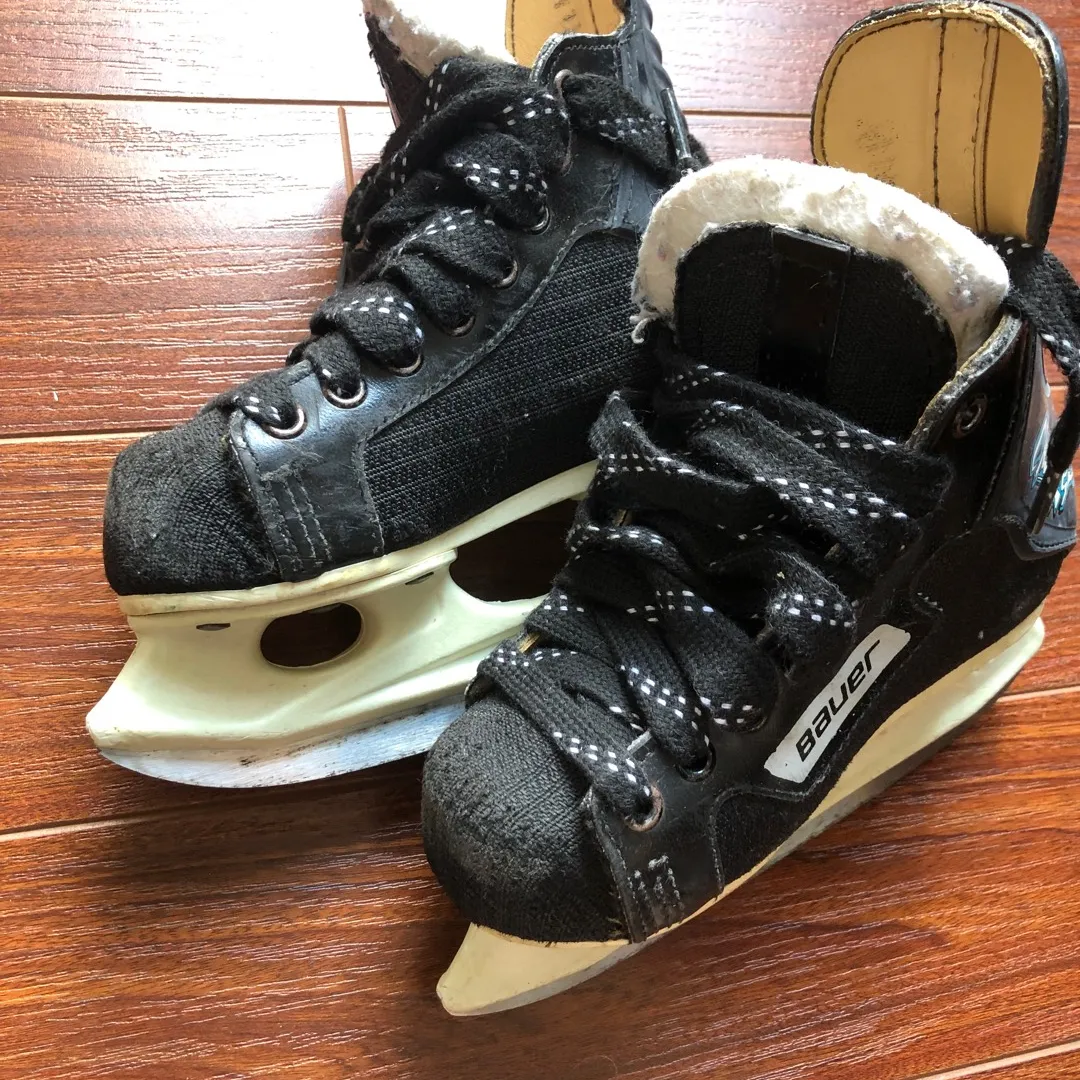 Kid’s Bauer Hockey Skates 7” 178mm photo 3