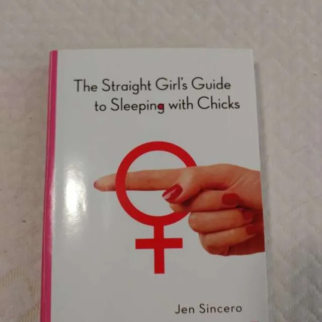 Book - Straight Girls Guide To Sleeping With Chicks photo 1
