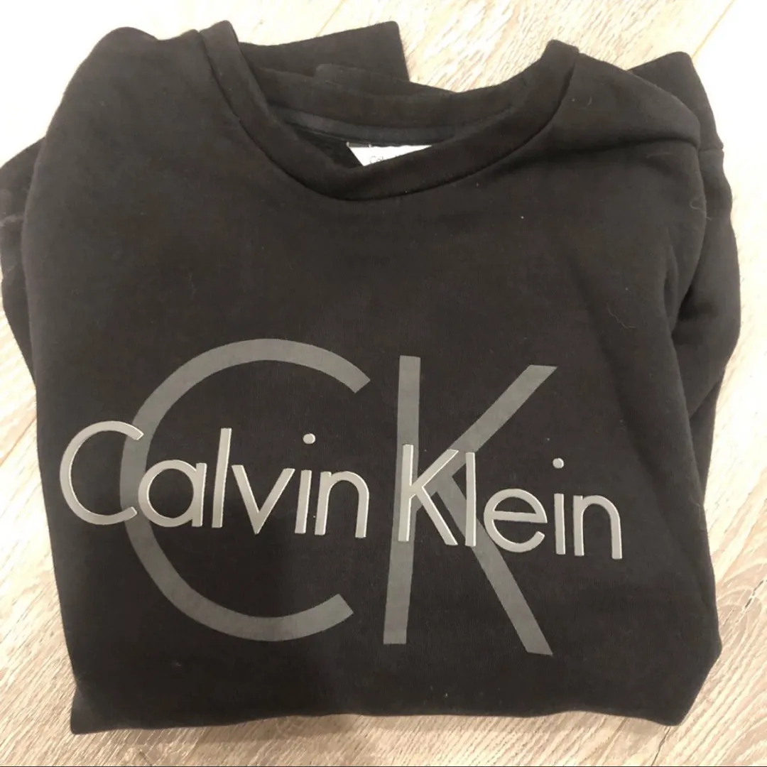 Calvin Klein Sweatshirt Small photo 1