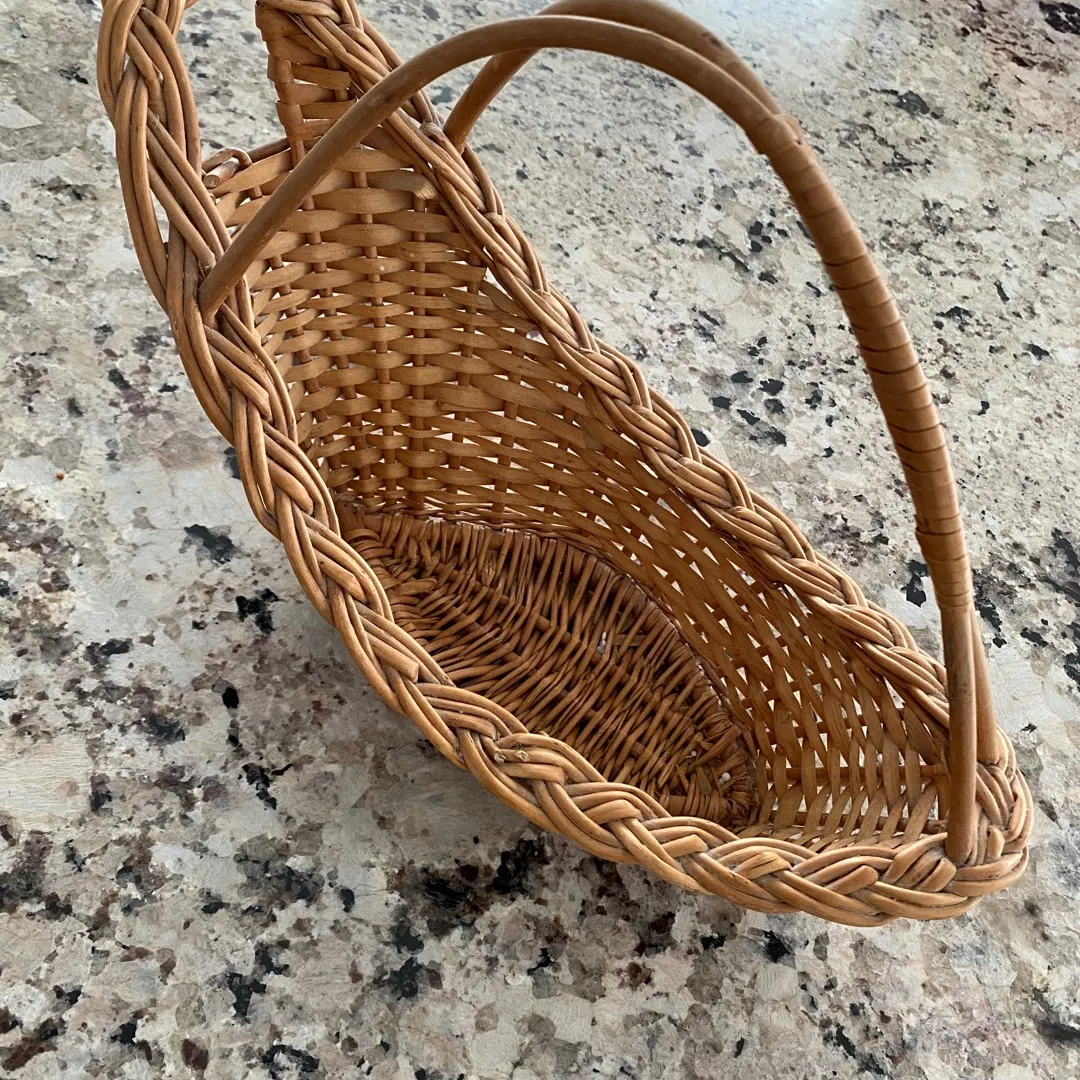 Wicker Basket For Fruit, Flowers Or Plants photo 3