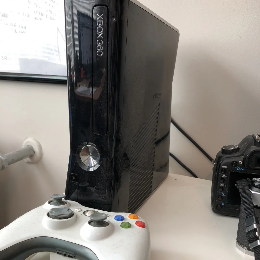 Xbox 360 W/ GTA4 photo 1