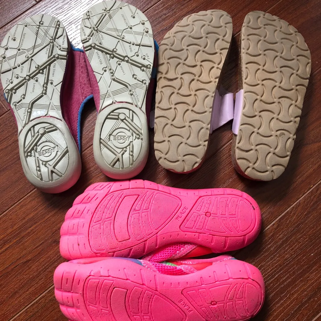 Girl’s Size 2-3 Summer Shoes photo 3