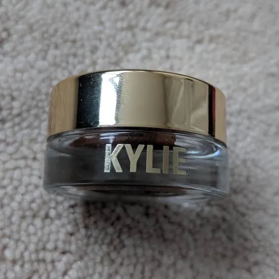 Kylie Cream Eyeshadow photo 1