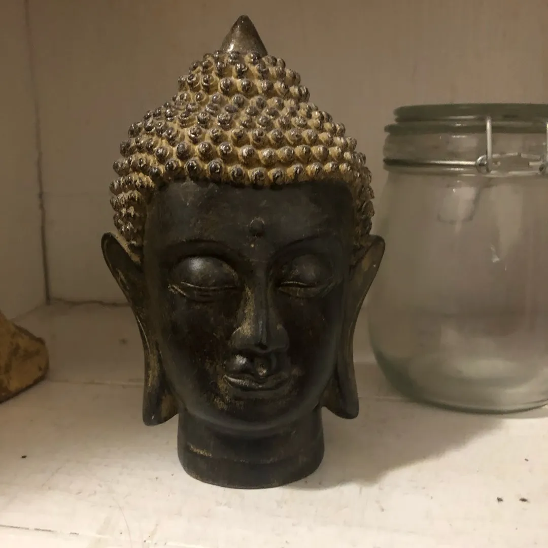 Gold buddha figure photo 4