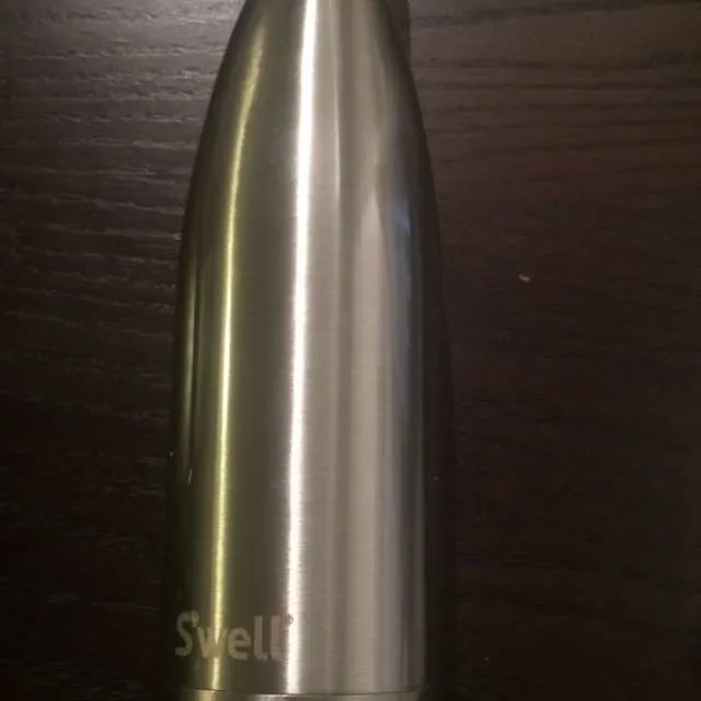 Brand New Swell Water Bottle photo 1
