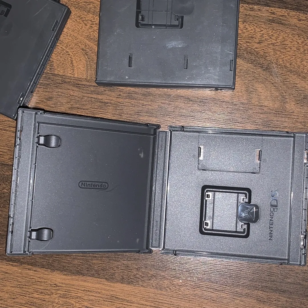 4 Nintendo Ds Game Cases photo 1