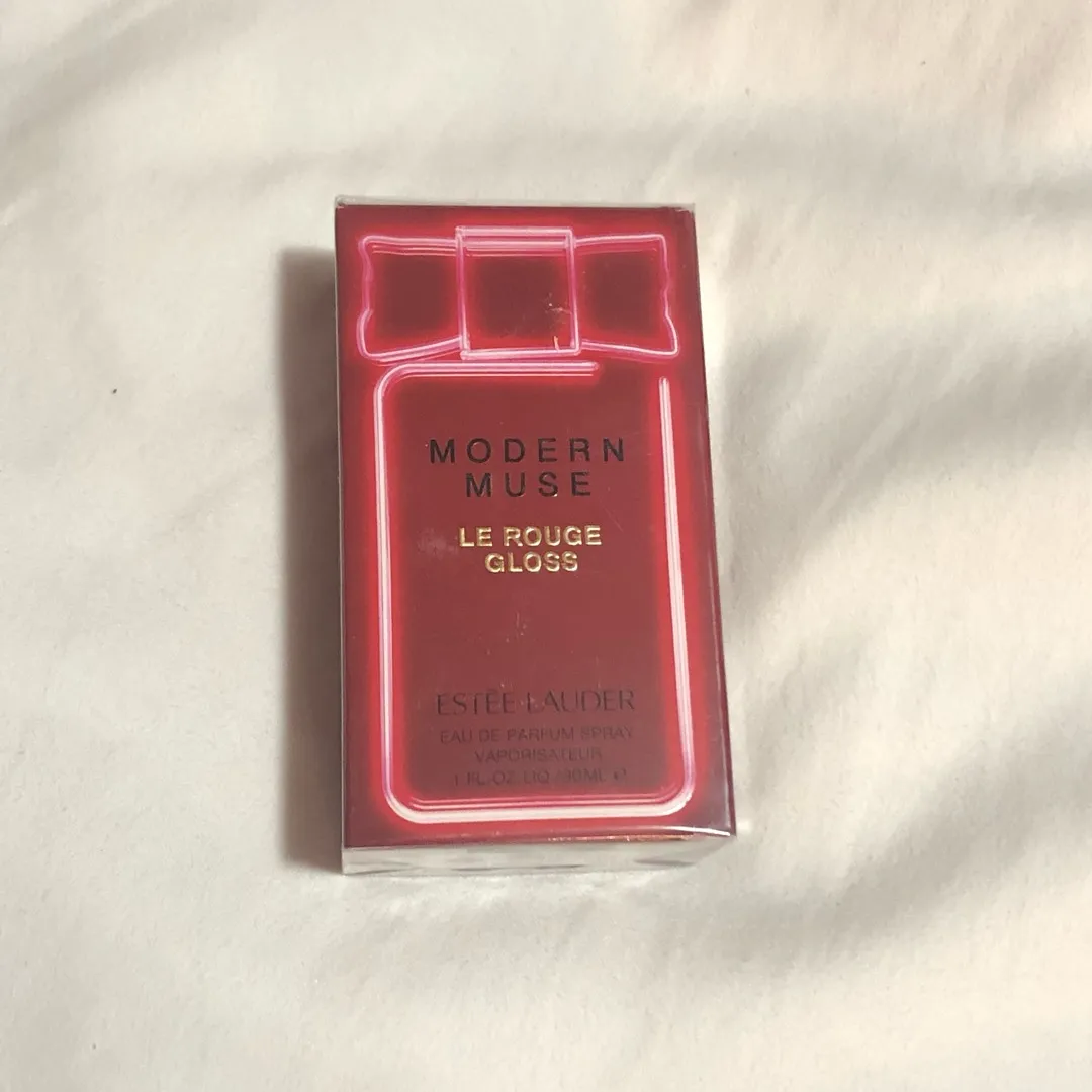 BNIB Estée Lauder modern muse Perfume - Le Rouge Gloss photo 1