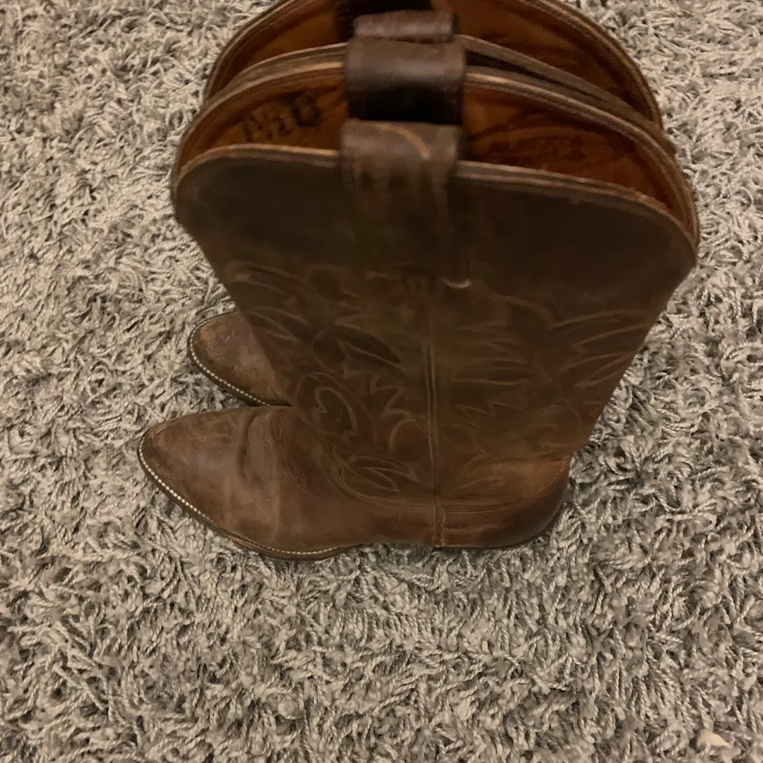 Brown leather cowboy boots photo 3