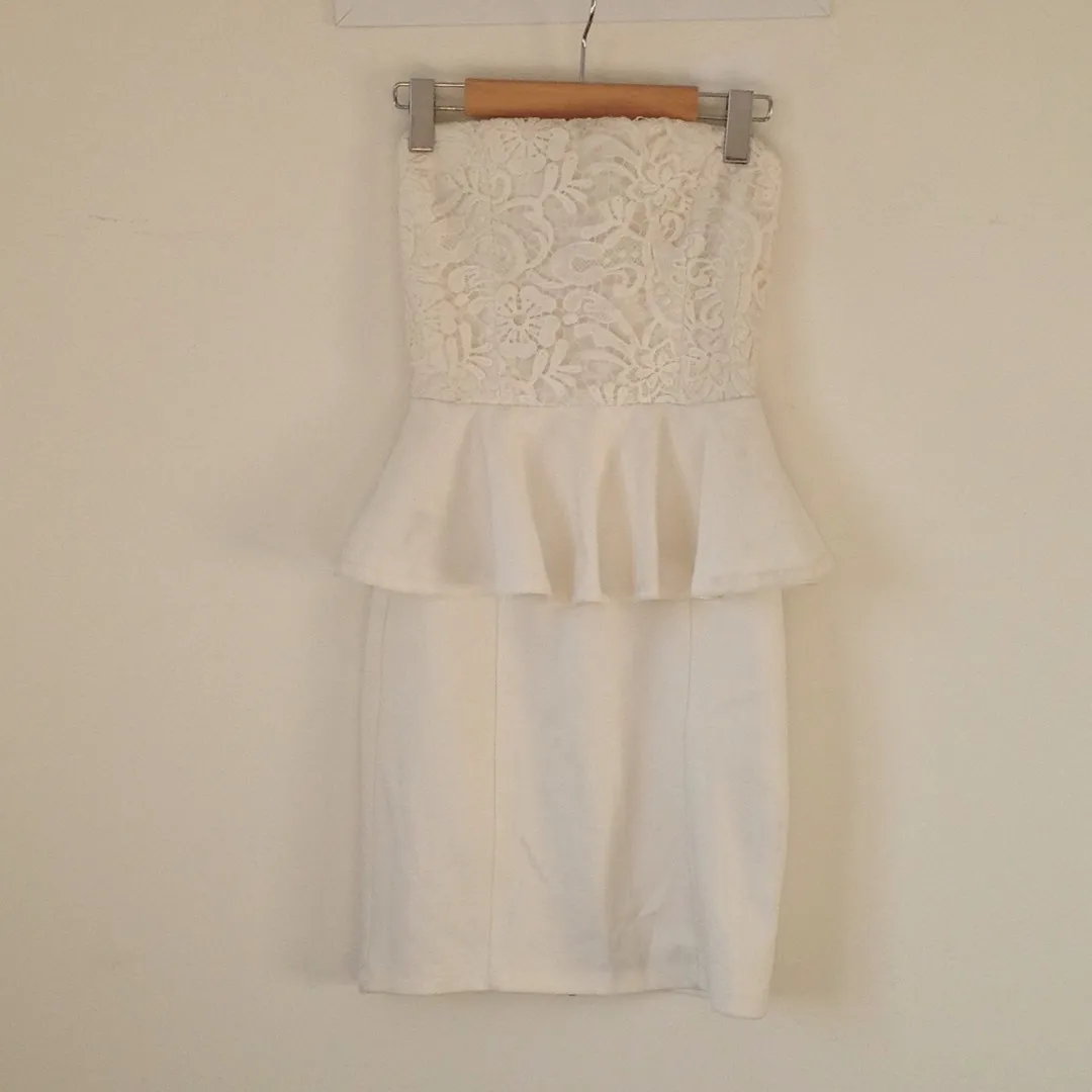 White dress photo 1