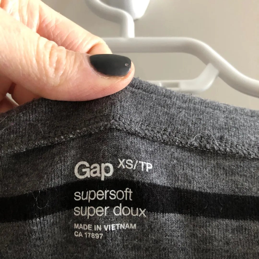 Soft grey/black GAP strip shirt size XS boat neck photo 5