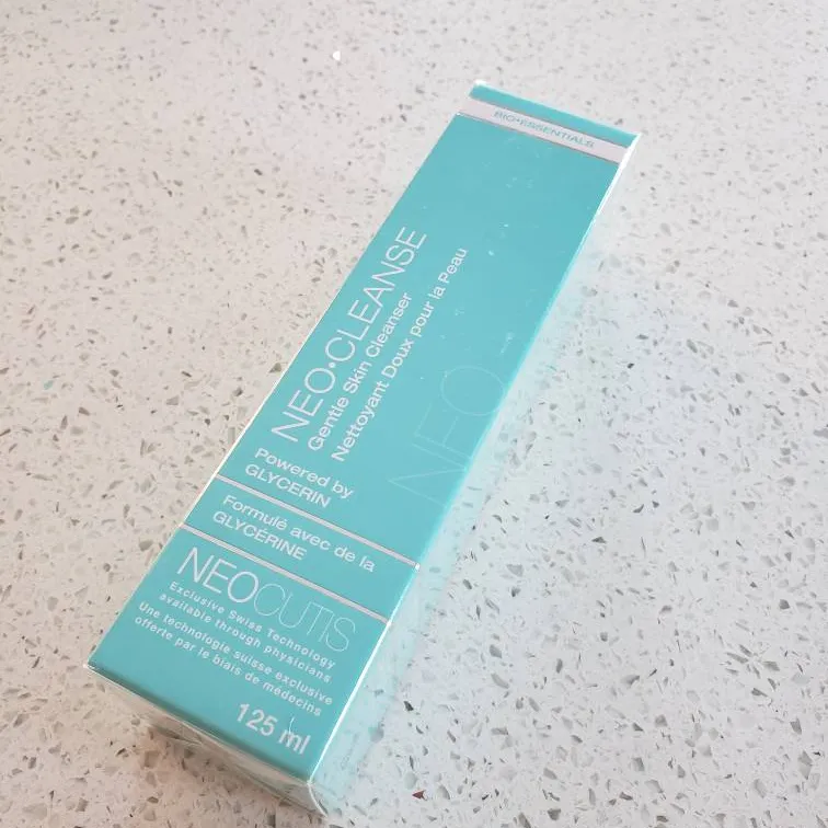 Neo Cleanse Gentle Skin Cleanser photo 1