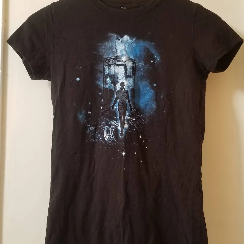 Doctor Who T-shirt (Glows In The Dark!) photo 1