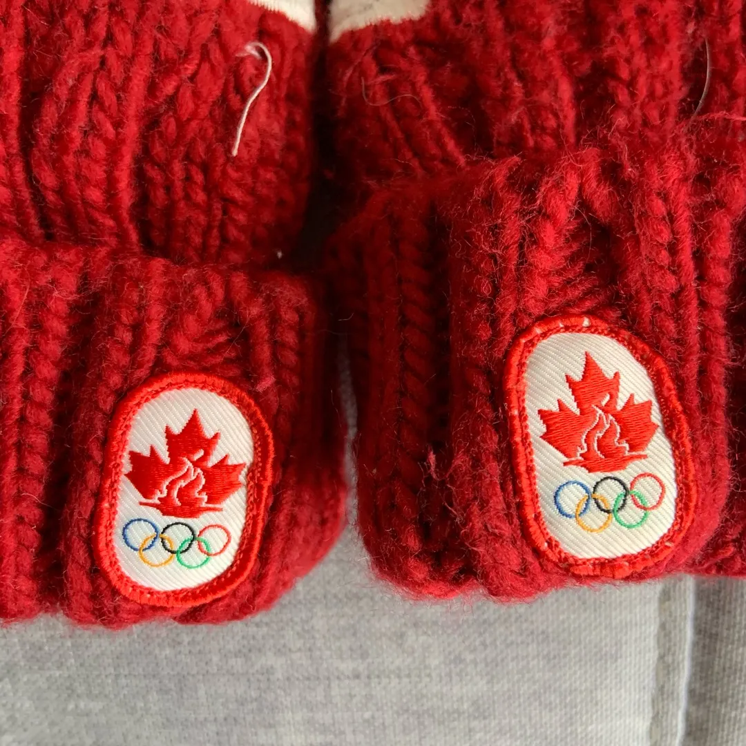 Red Canada Mittens photo 4