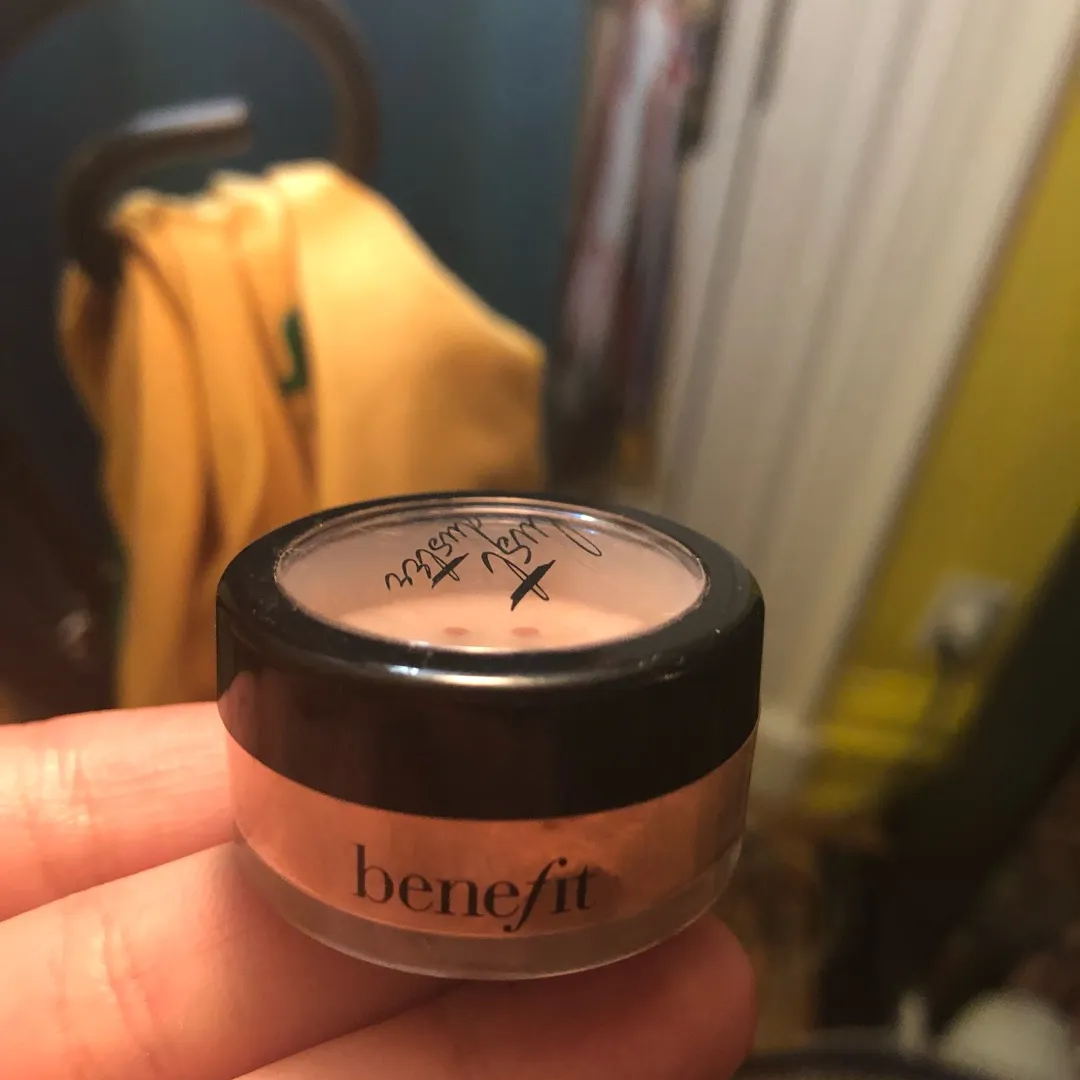 Benefit Shimmering Loose Powder For Eyes And Face photo 1