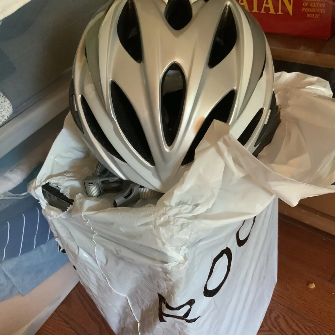 Giro Helmet - Barely Worn Size Small. photo 1