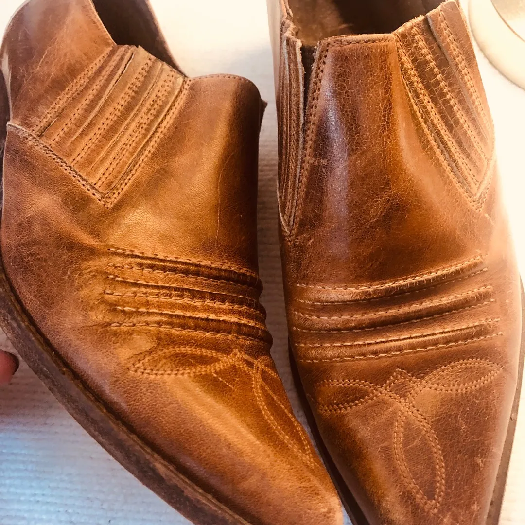 Guess Shoes Size 7 ✨800btz✨ photo 1