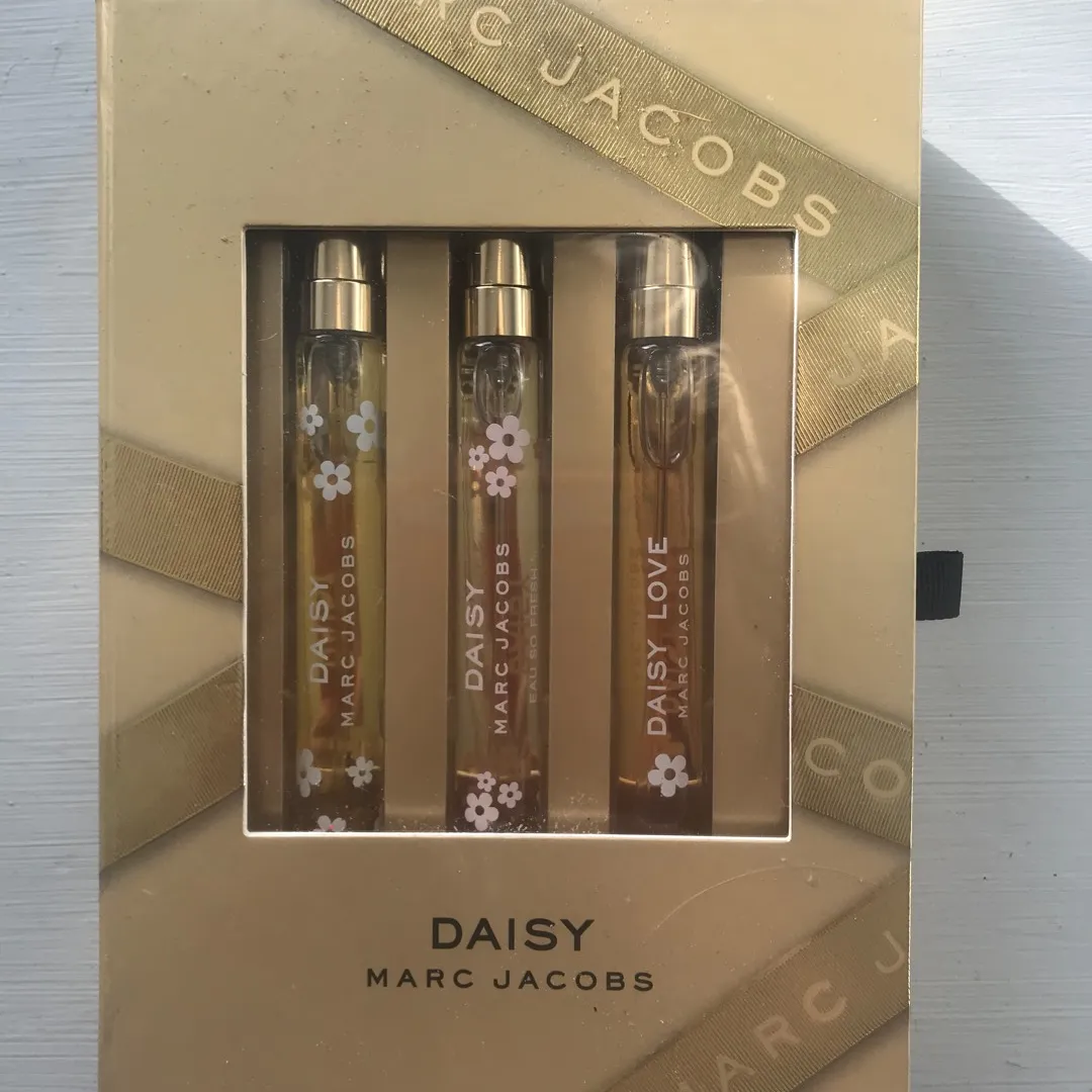 Daisy - Marc Jacobs Perfume Set  - BNIB photo 1